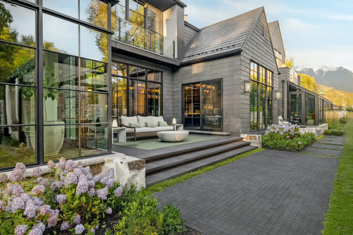 Techo-Bloc Raffinato Smooth Cap - Onyx Black (14" x 28" 60mm)