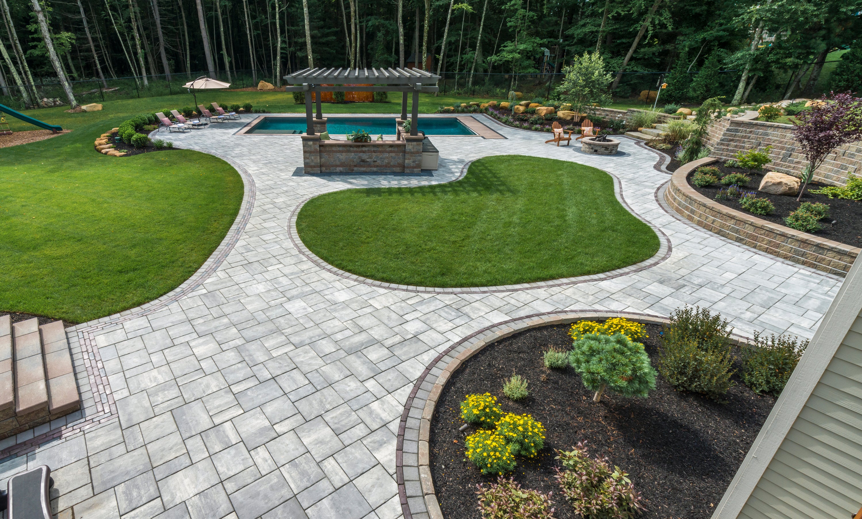 Unilock Beacon Hill Flagstone Paver – Granite Fusion – Clark & Co